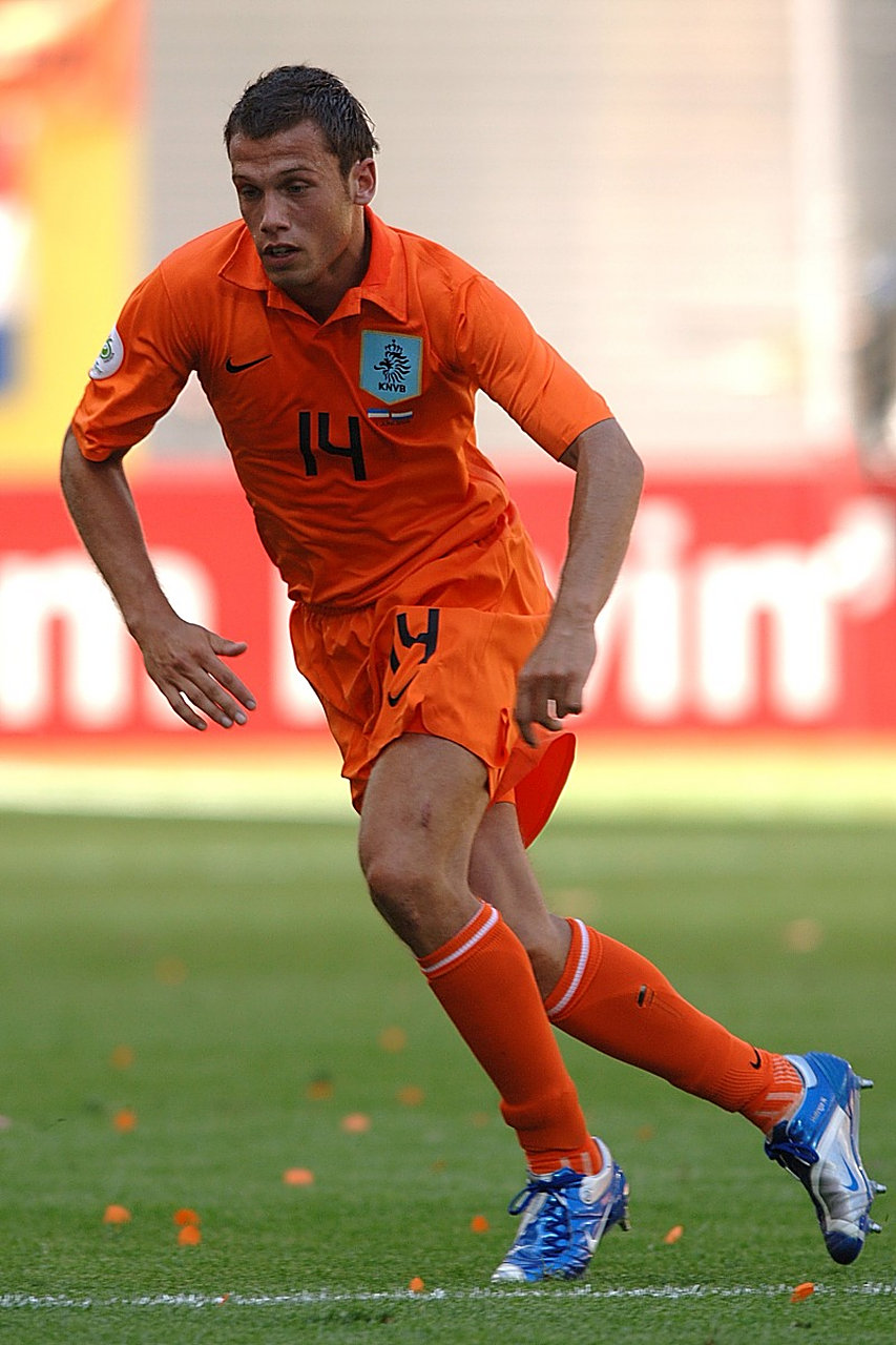 乐鱼官网-Uzi在勇士比赛中战术调整阿贾克斯关键时刻门线救险，转会期官宣签约直接炸裂的简单介绍